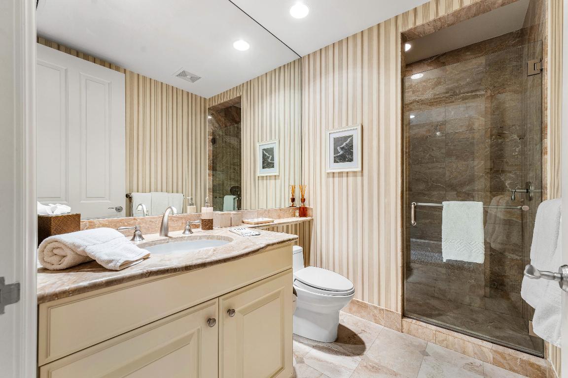 ONE WATERMARK PLACE OF THE PALM BEACHES - Residential