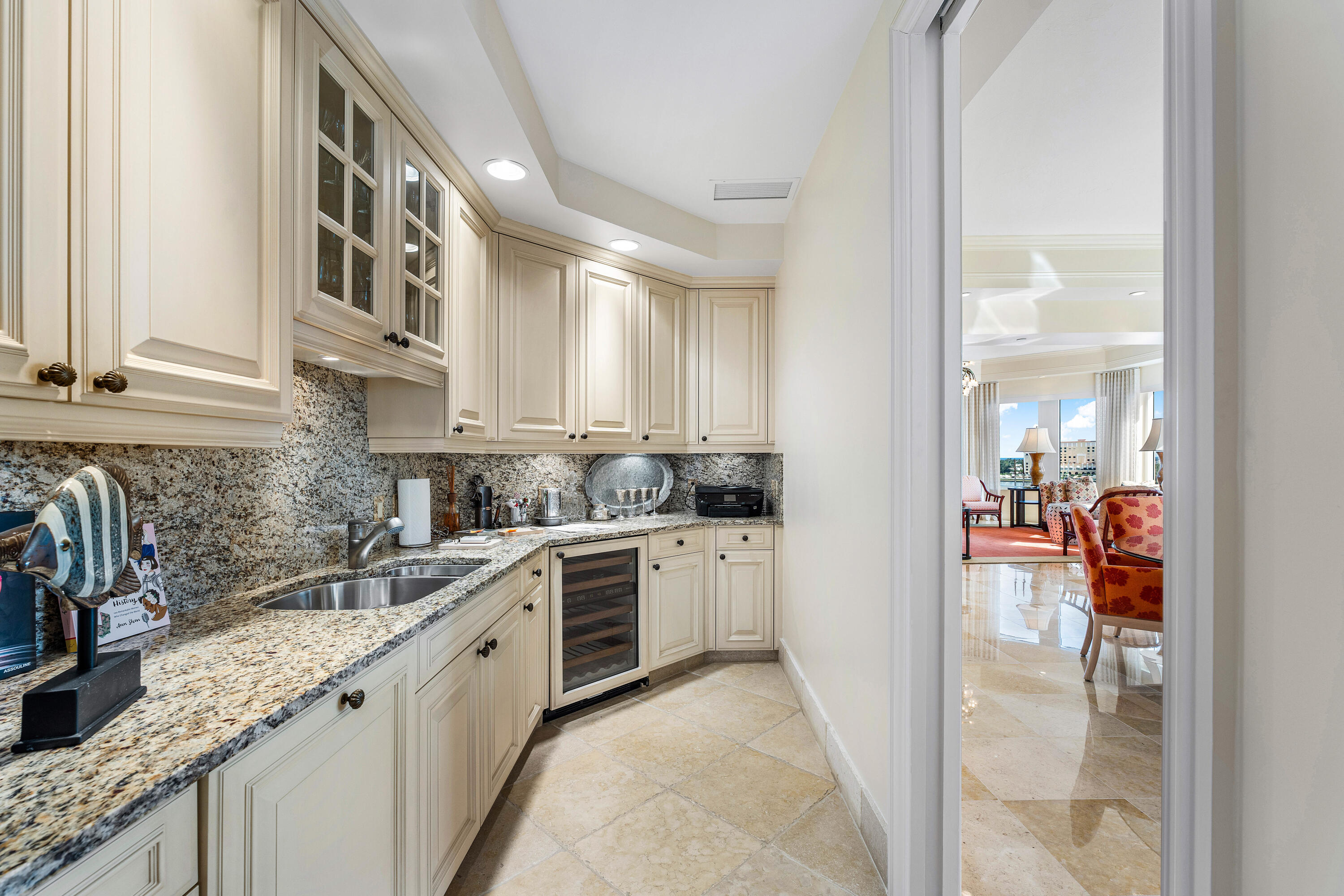 ONE WATERMARK PLACE OF THE PALM BEACHES - Residential