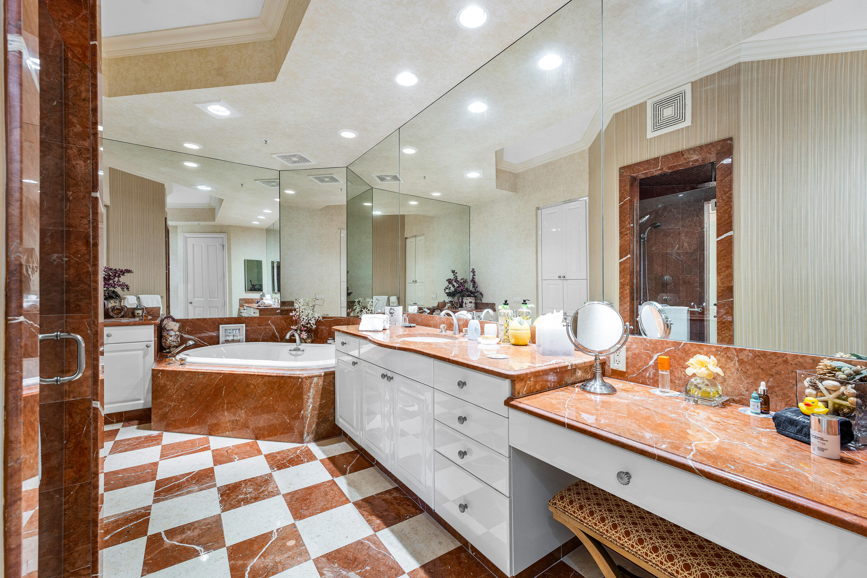 ONE WATERMARK PLACE OF THE PALM BEACHES - Residential