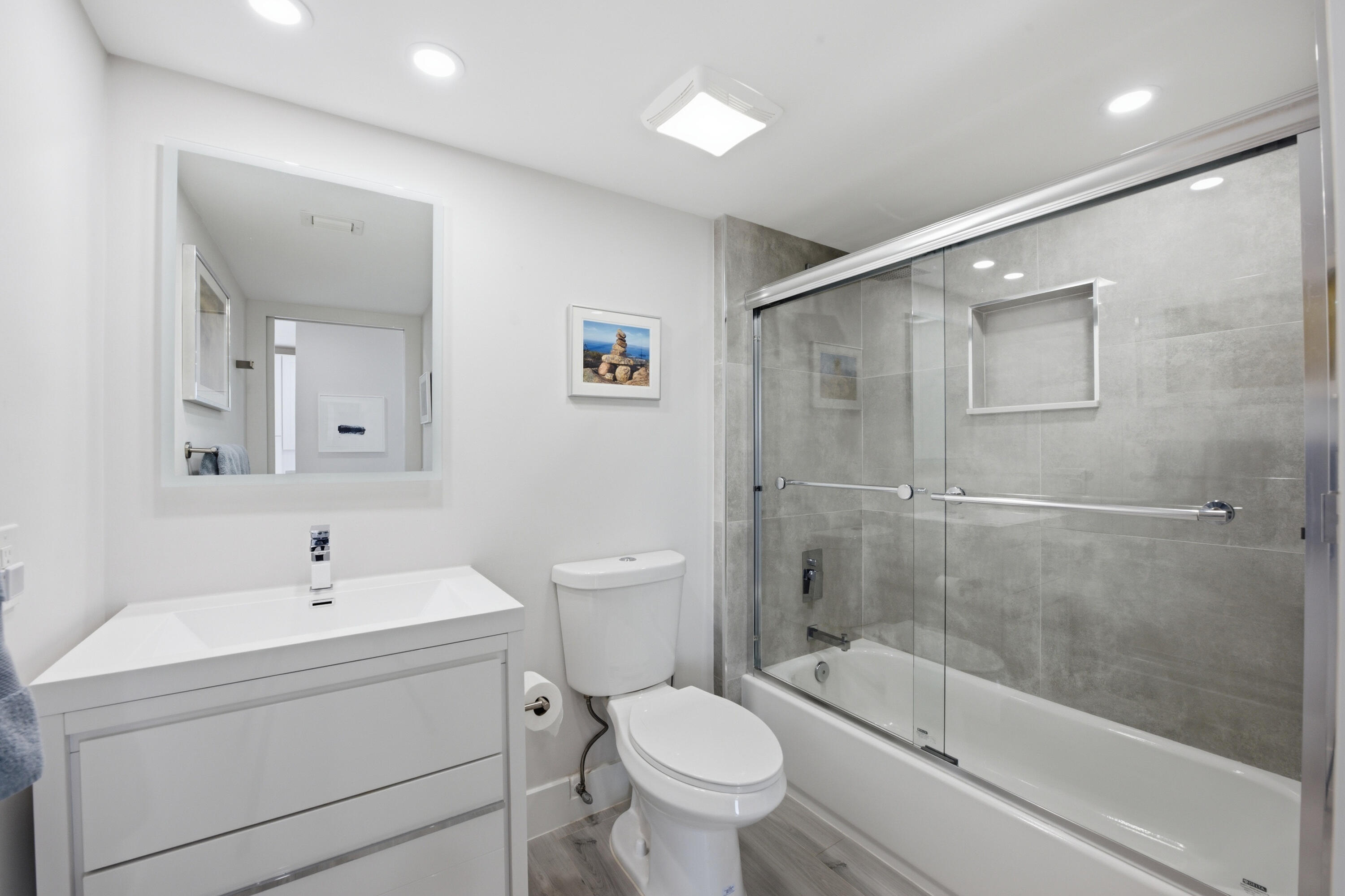 LAKEWOOD MIDRISE CONDO - Residential