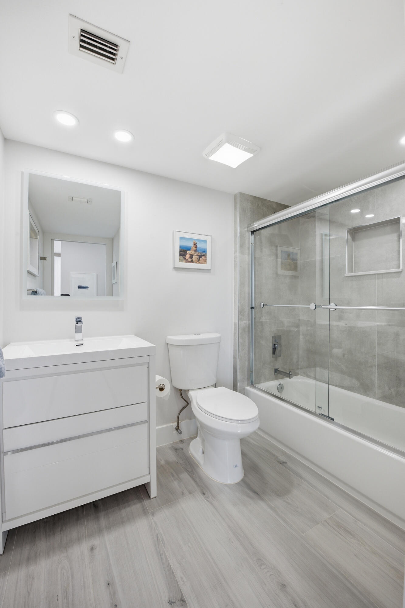 LAKEWOOD MIDRISE CONDO - Residential
