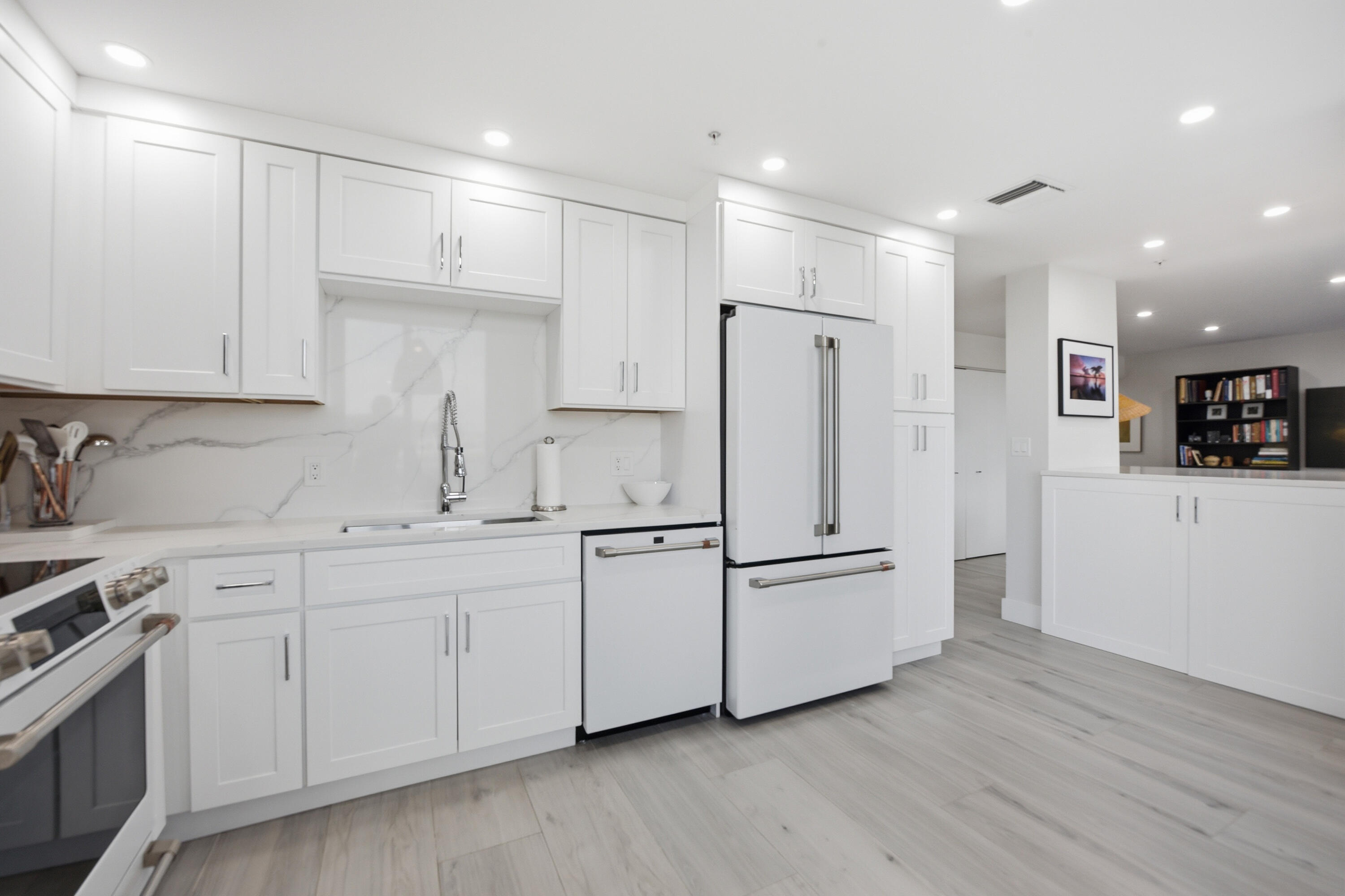 LAKEWOOD MIDRISE CONDO - Residential