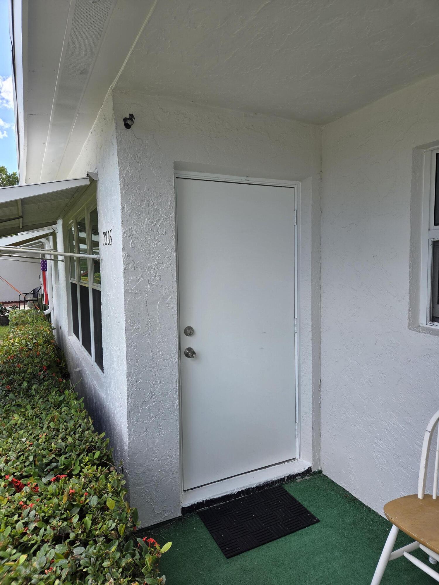 7205 W Oakridge Circle