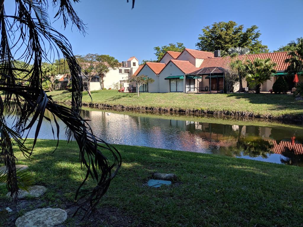 L AMBIANCE OF VIA VERDE - Residential