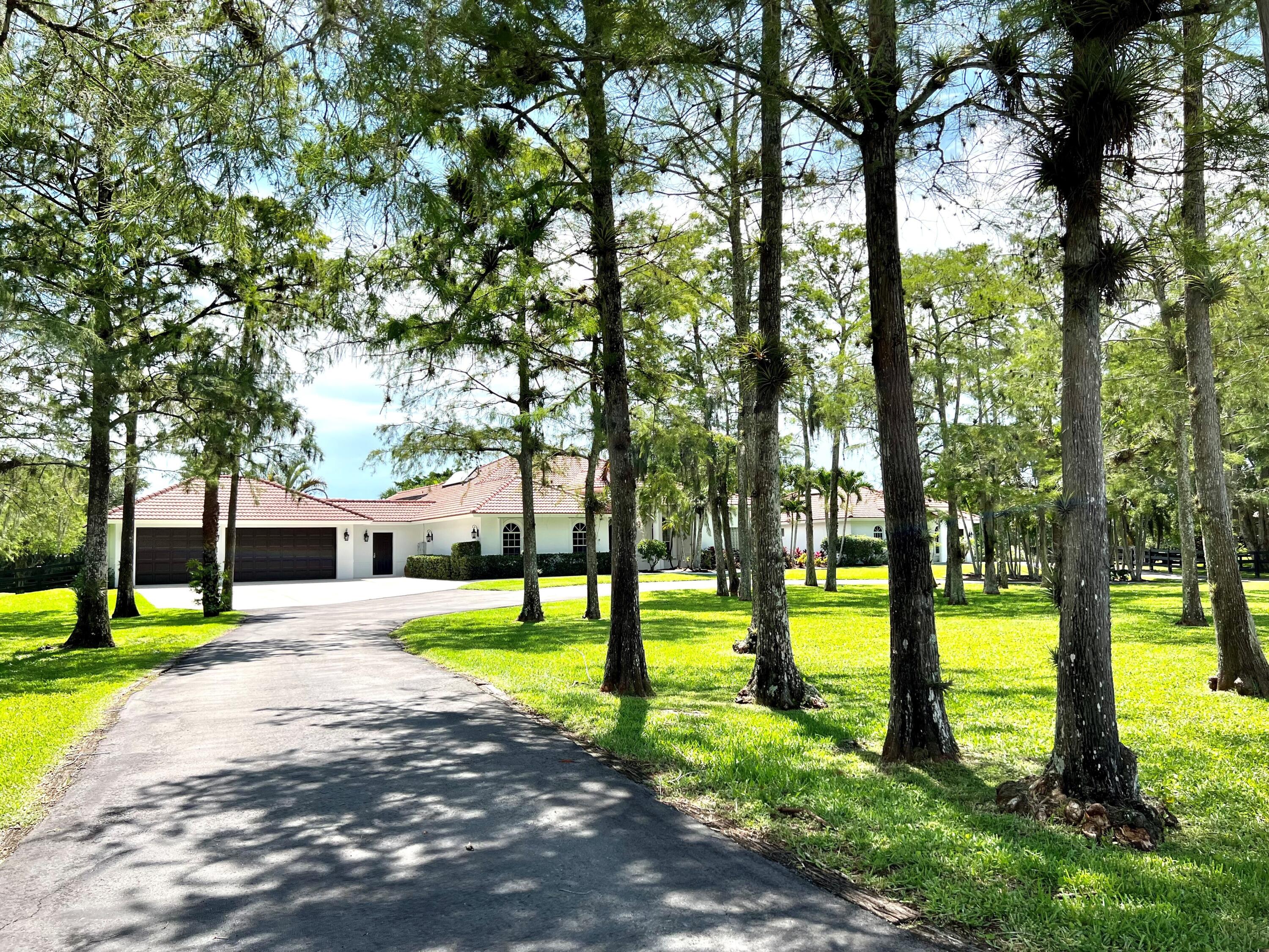 PADDOCK PARK 2 OF WELLINGTON - Residential