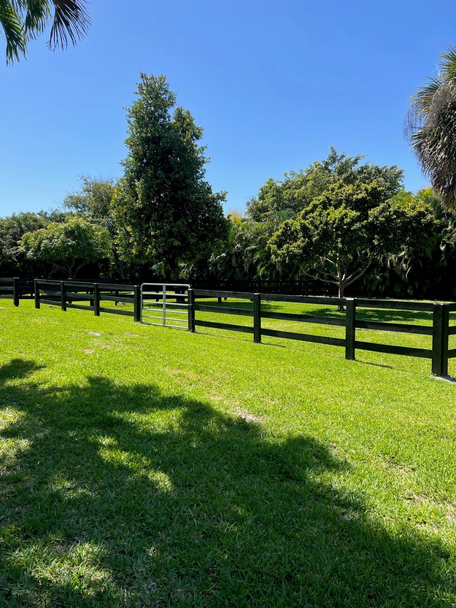 PADDOCK PARK 2 OF WELLINGTON - Residential