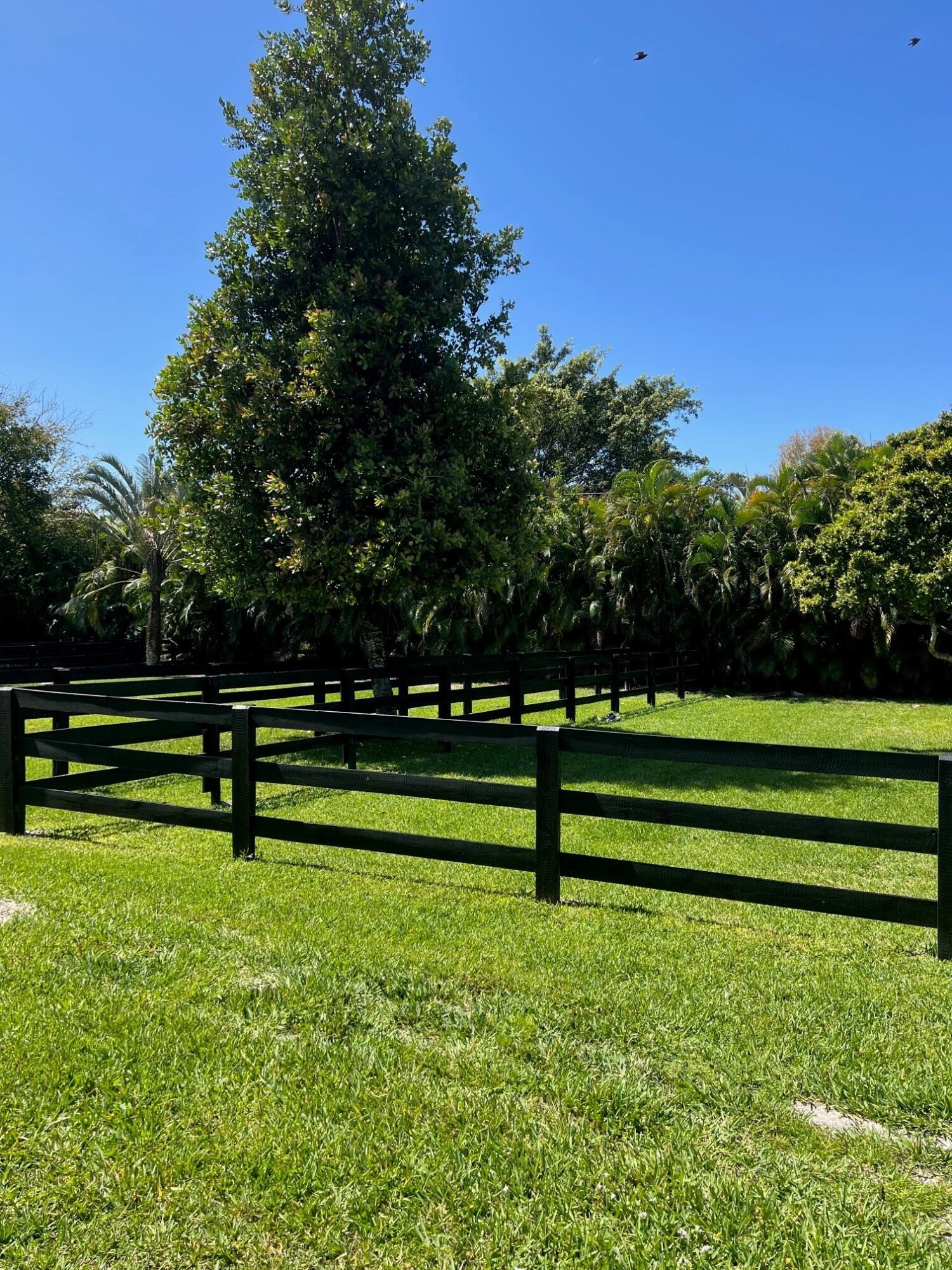 PADDOCK PARK 2 OF WELLINGTON - Residential