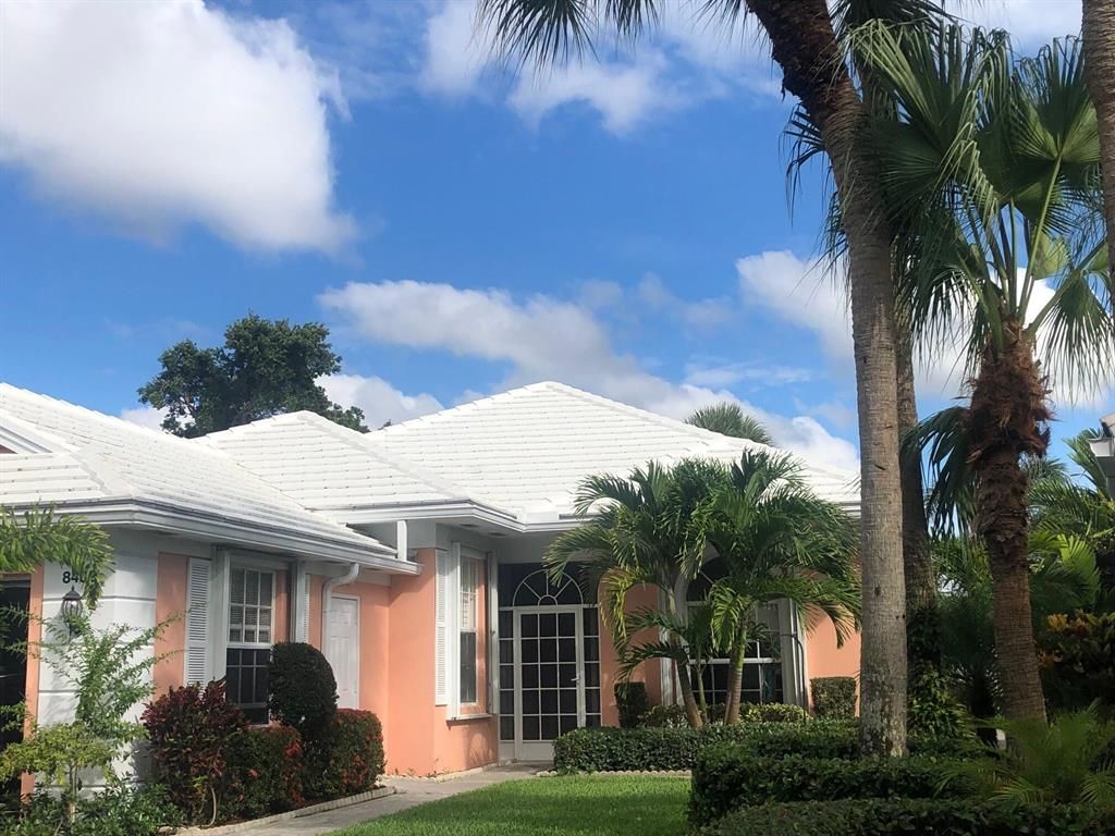 Photo of 8402 E Garden Oaks Circle Cir, Palm Beach Gardens, FL 33410 (MLS # R10812207)