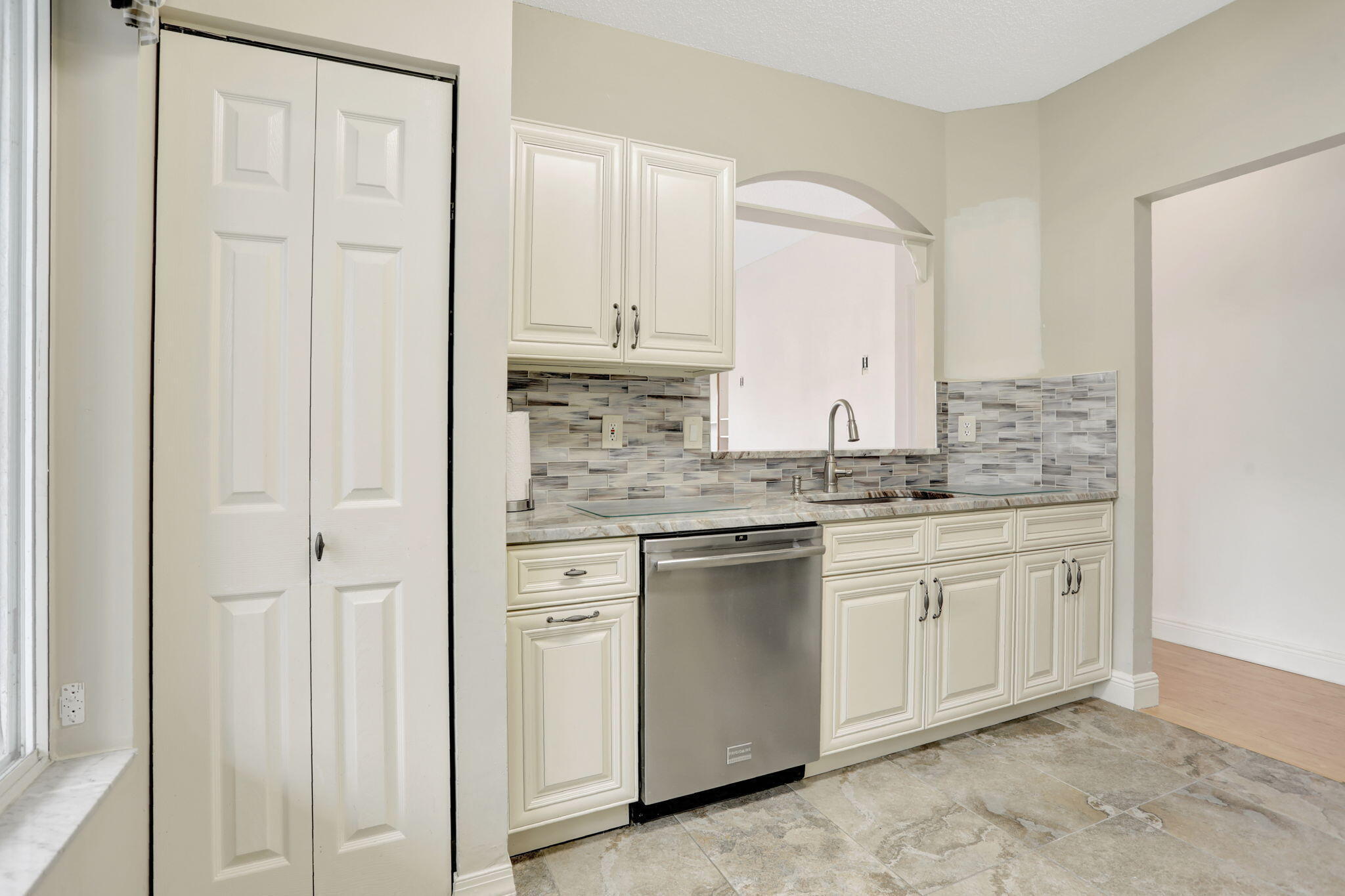 OLYMPIA & YORK RESIDENTIAL PLAT - Residential Lease