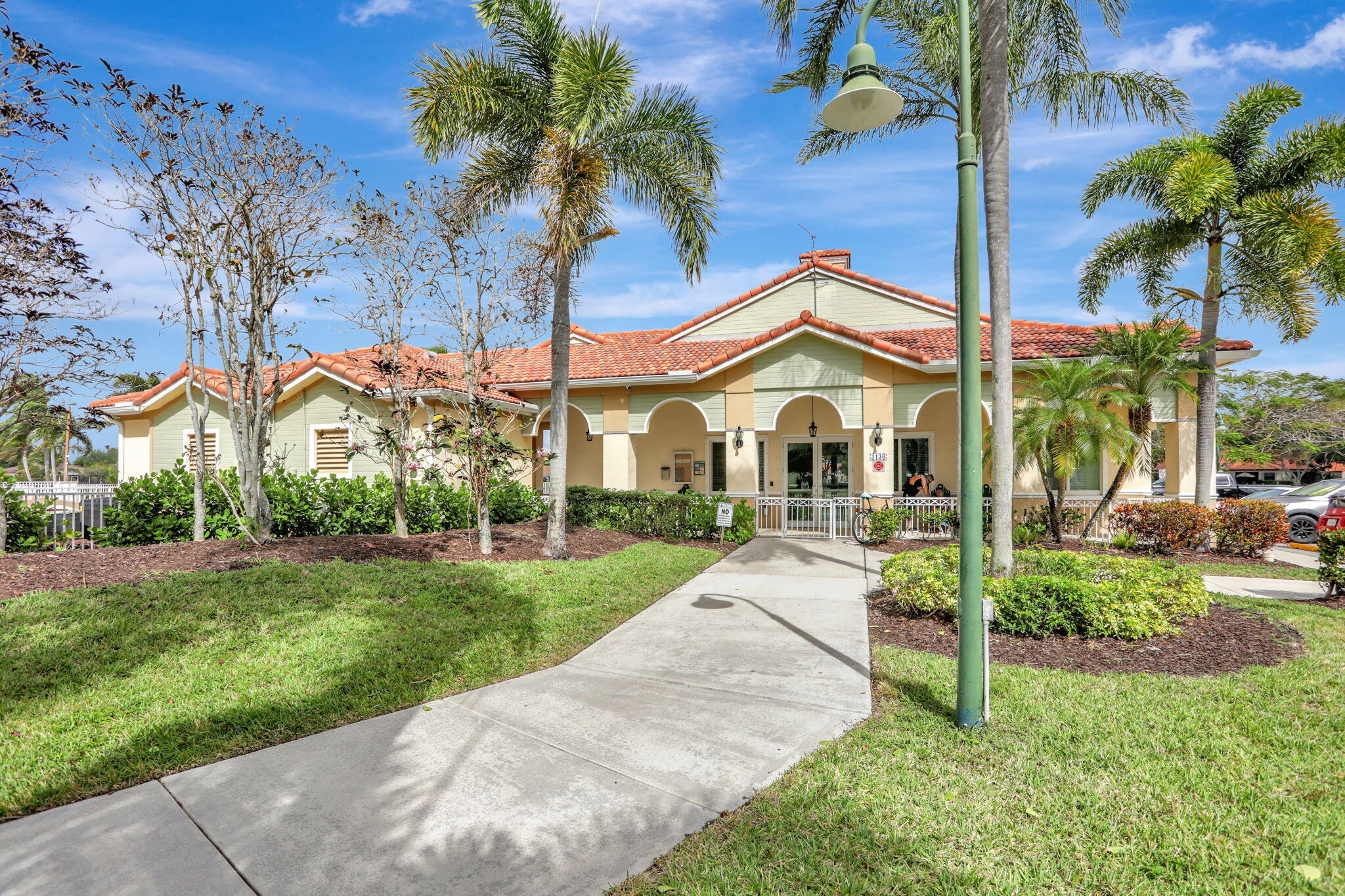 OLYMPIA & YORK RESIDENTIAL PLAT - Residential Lease