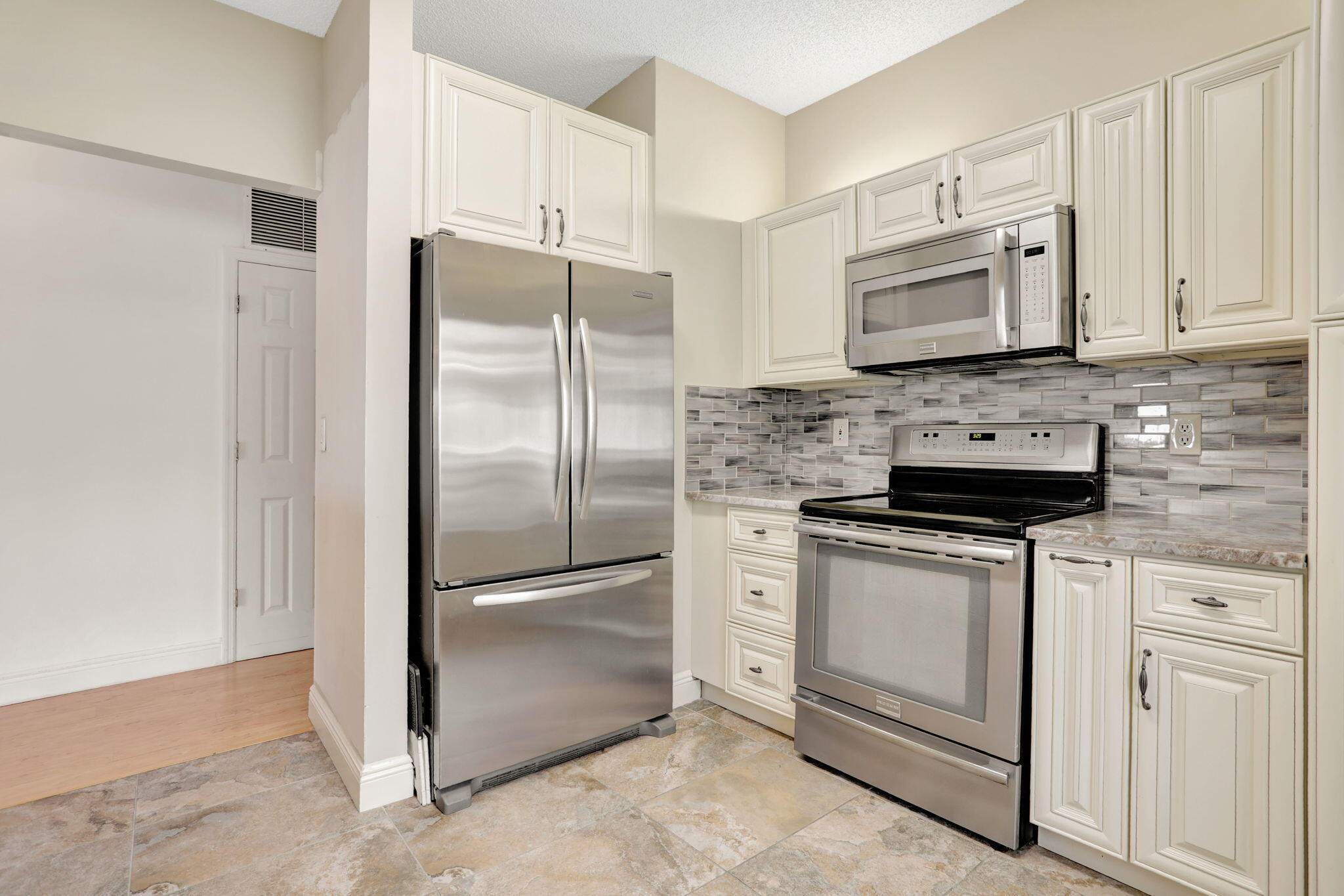 OLYMPIA & YORK RESIDENTIAL PLAT - Residential Lease