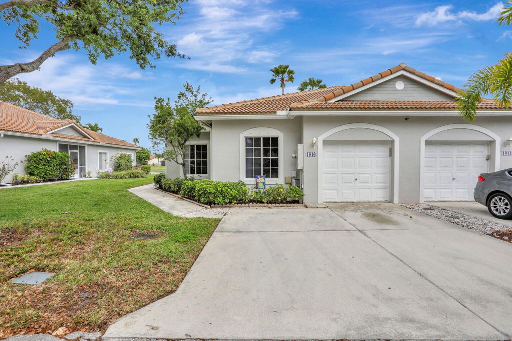 Photo of 1040 SW 42nd Avenue, Deerfield Beach, FL 33442 (MLS # B26015244)