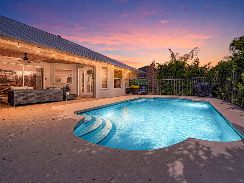 Photo of 4460 SW 12th Manor SW, Vero Beach, FL 32968 (MLS # B26030858)