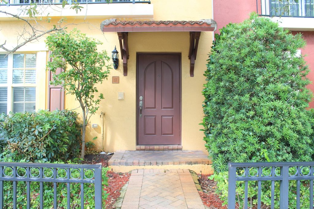 Photo of 531 S Federal Highway #17, Lake Worth Beach, FL 33460 (MLS # B26010981)