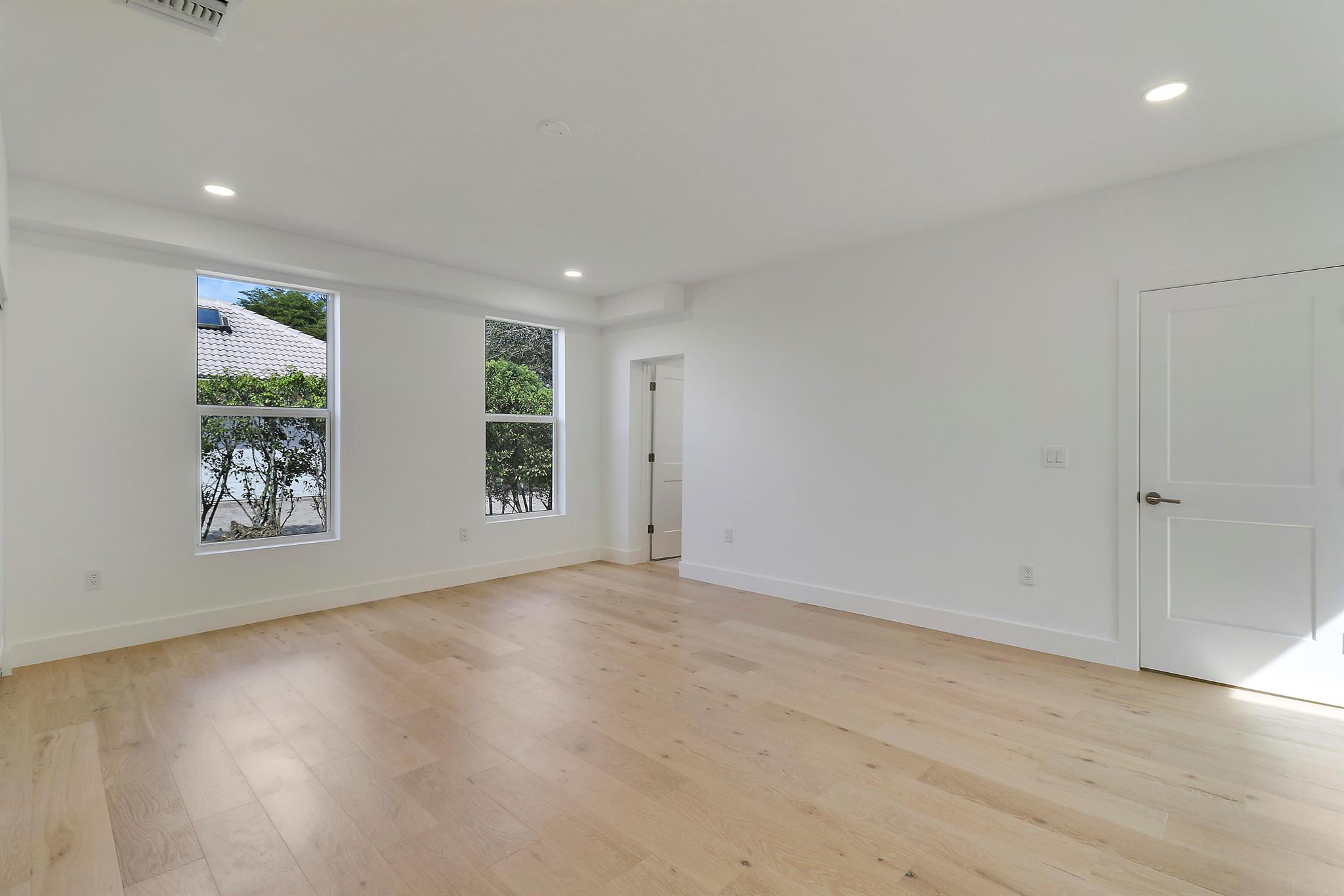 HERITAGE OAKS - Residential