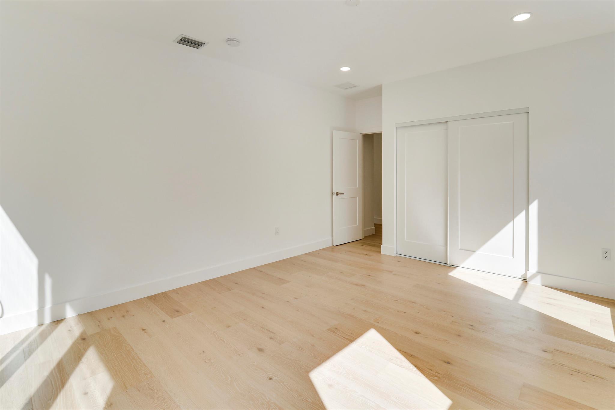 HERITAGE OAKS - Residential