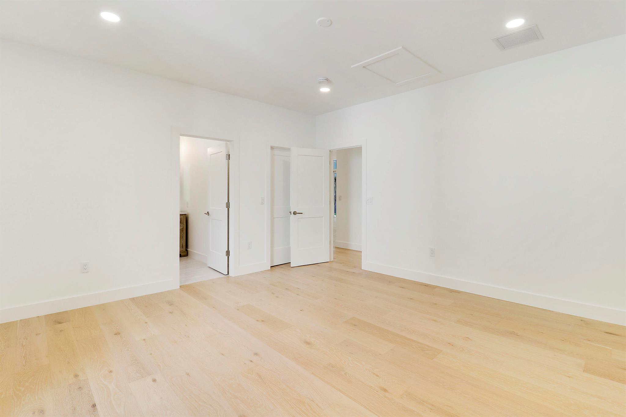 HERITAGE OAKS - Residential