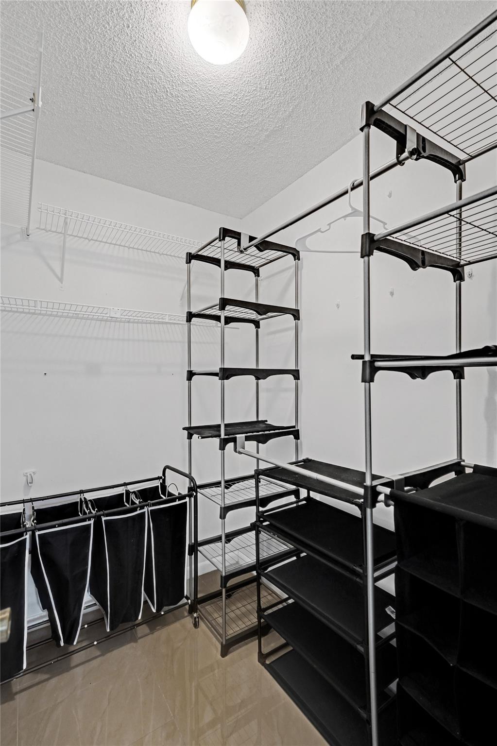 OAK HILLS - Residential Lease