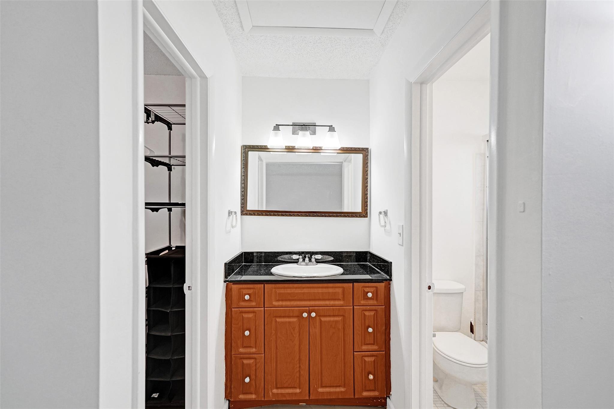 OAK HILLS - Residential Lease
