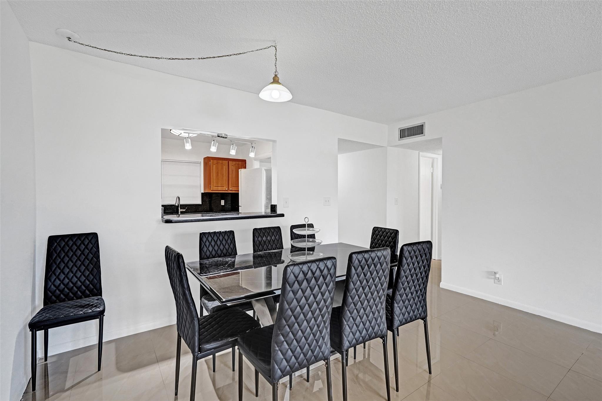 OAK HILLS - Residential Lease