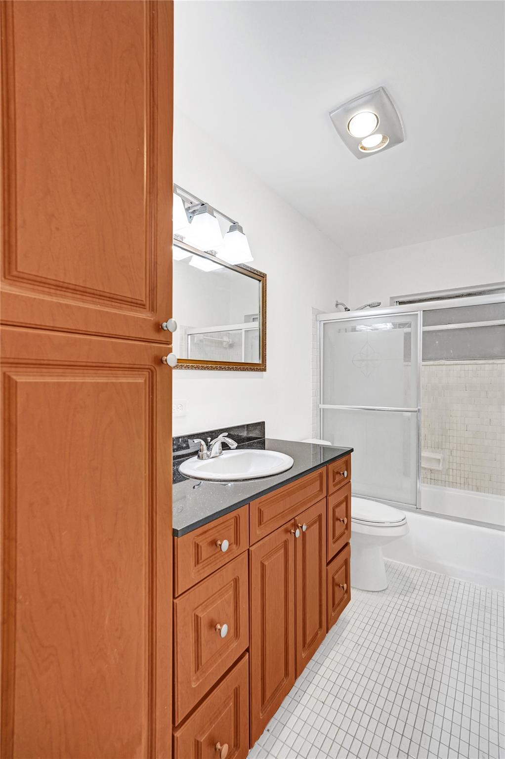 OAK HILLS - Residential Lease