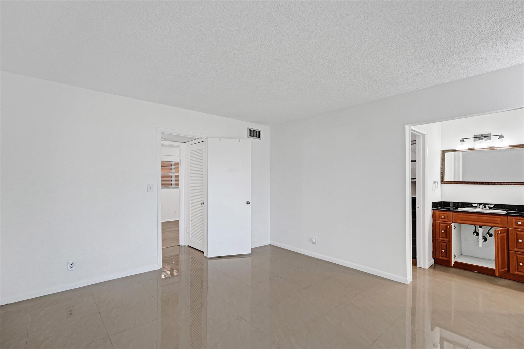 OAK HILLS - Residential Lease