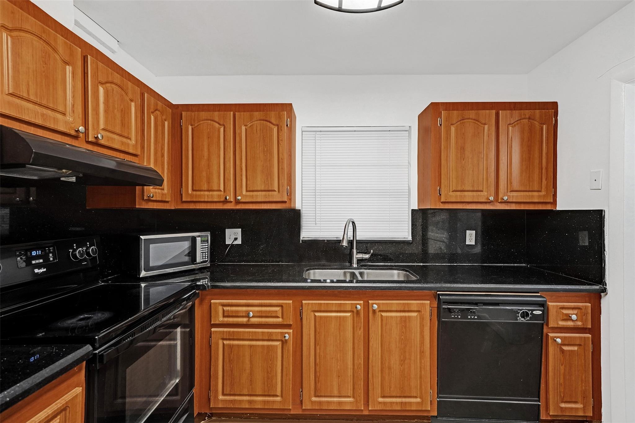 OAK HILLS - Residential Lease