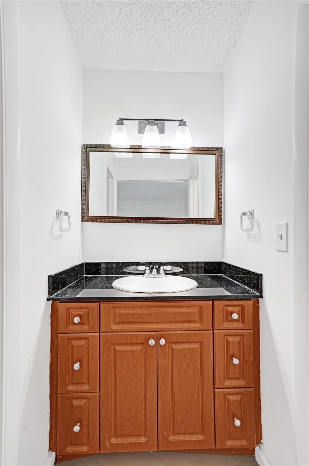 OAK HILLS - Residential Lease