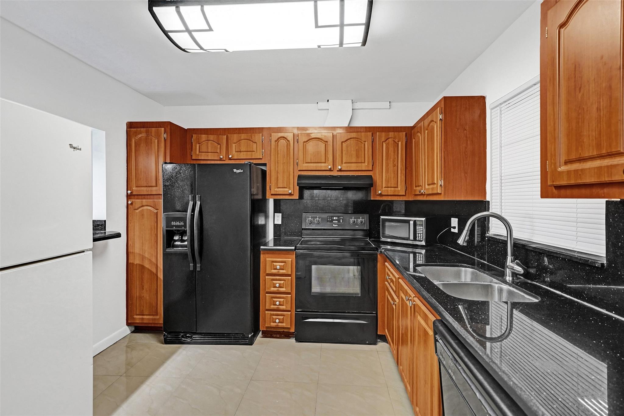 OAK HILLS - Residential Lease