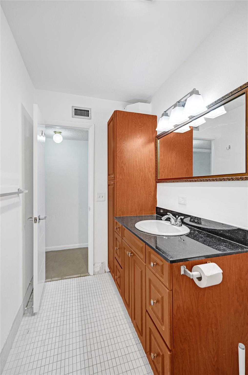 OAK HILLS - Residential Lease
