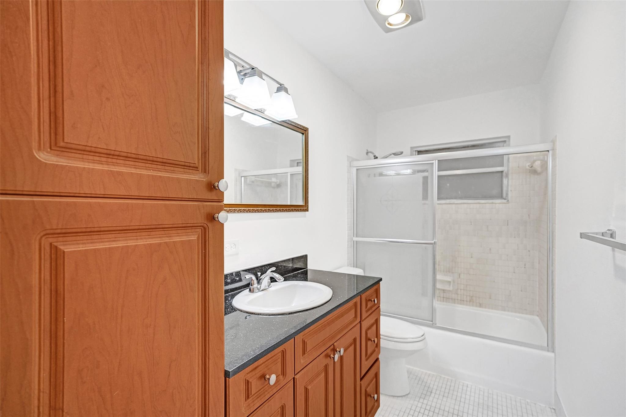 OAK HILLS - Residential Lease
