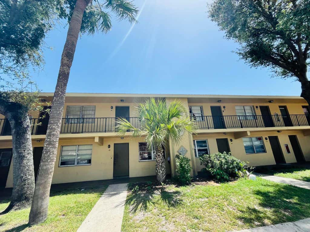 Photo of 635 SW 20th Court N #9B, Delray Beach, FL 33445 (MLS # B26064955)