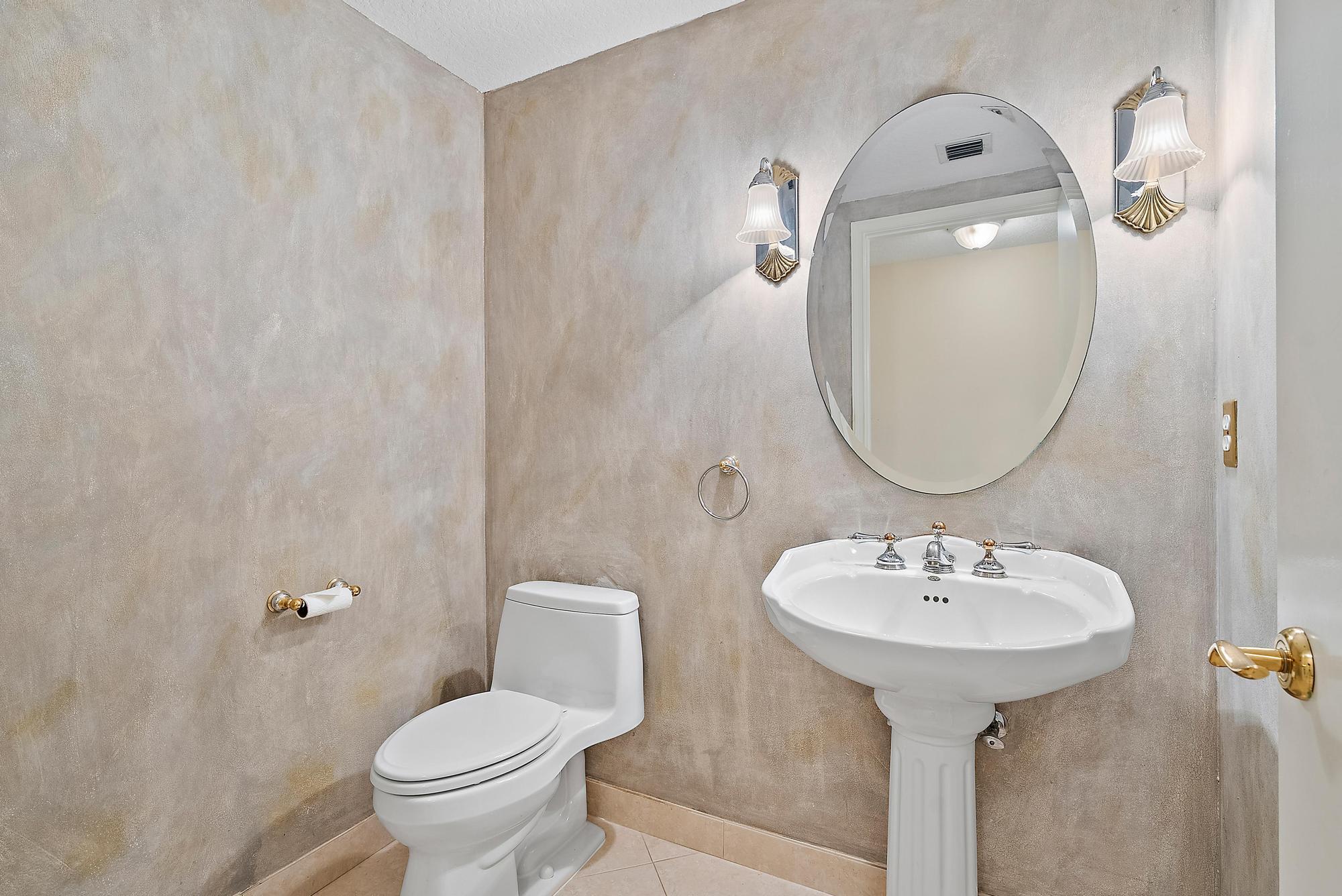 OCEAN ROYALE CONDOMINIUM - Residential