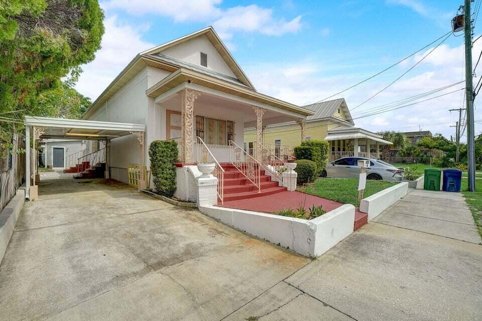 2511 W Abdella Street