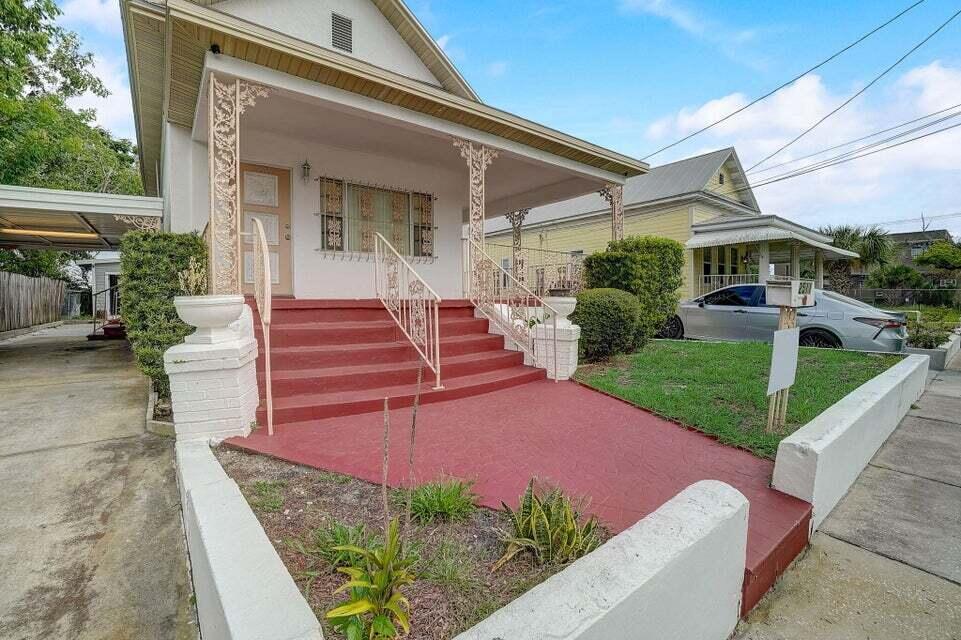 2511 W Abdella Street