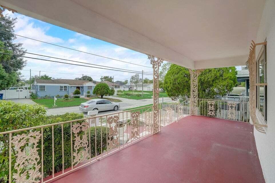2511 W Abdella Street
