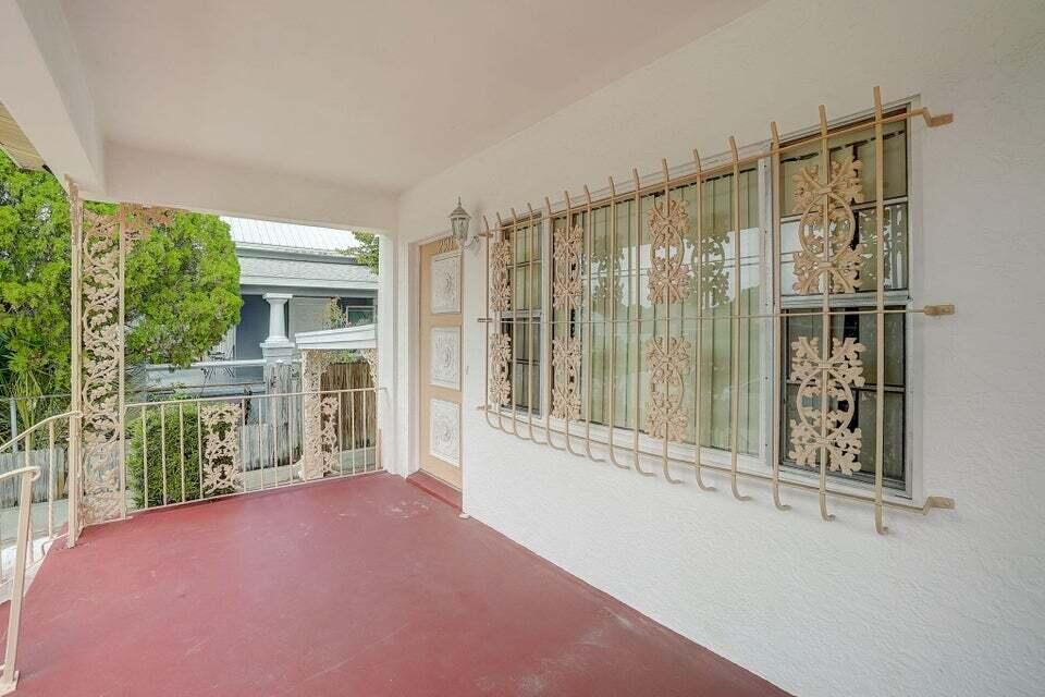 2511 W Abdella Street