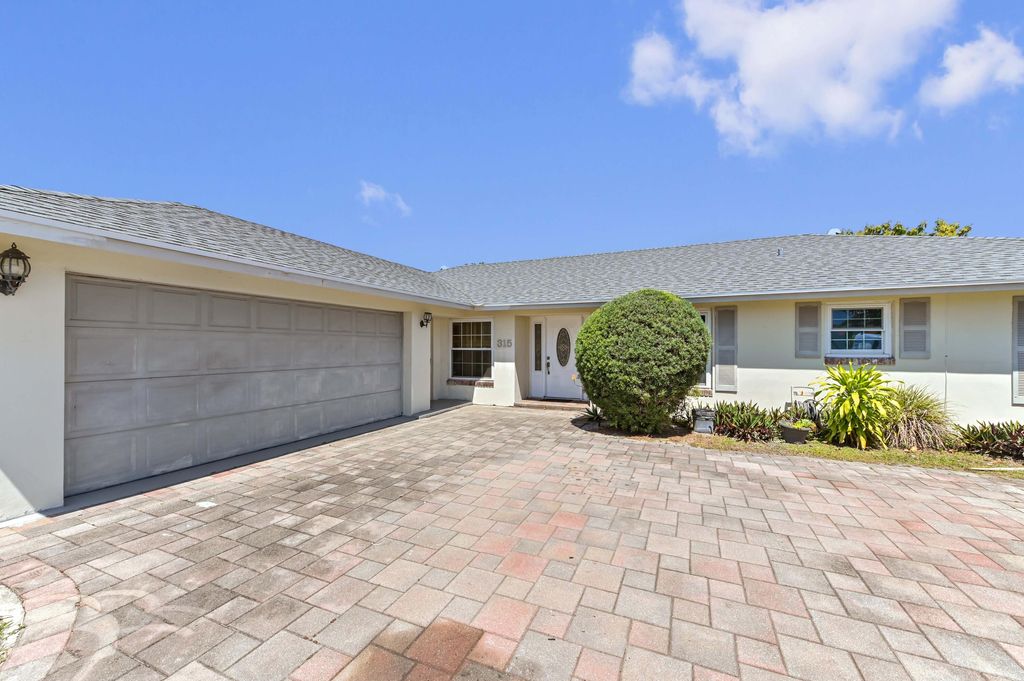 Photo of 315 SW 12th Avenue, Boynton Beach, FL 33435 (MLS # B26007373)