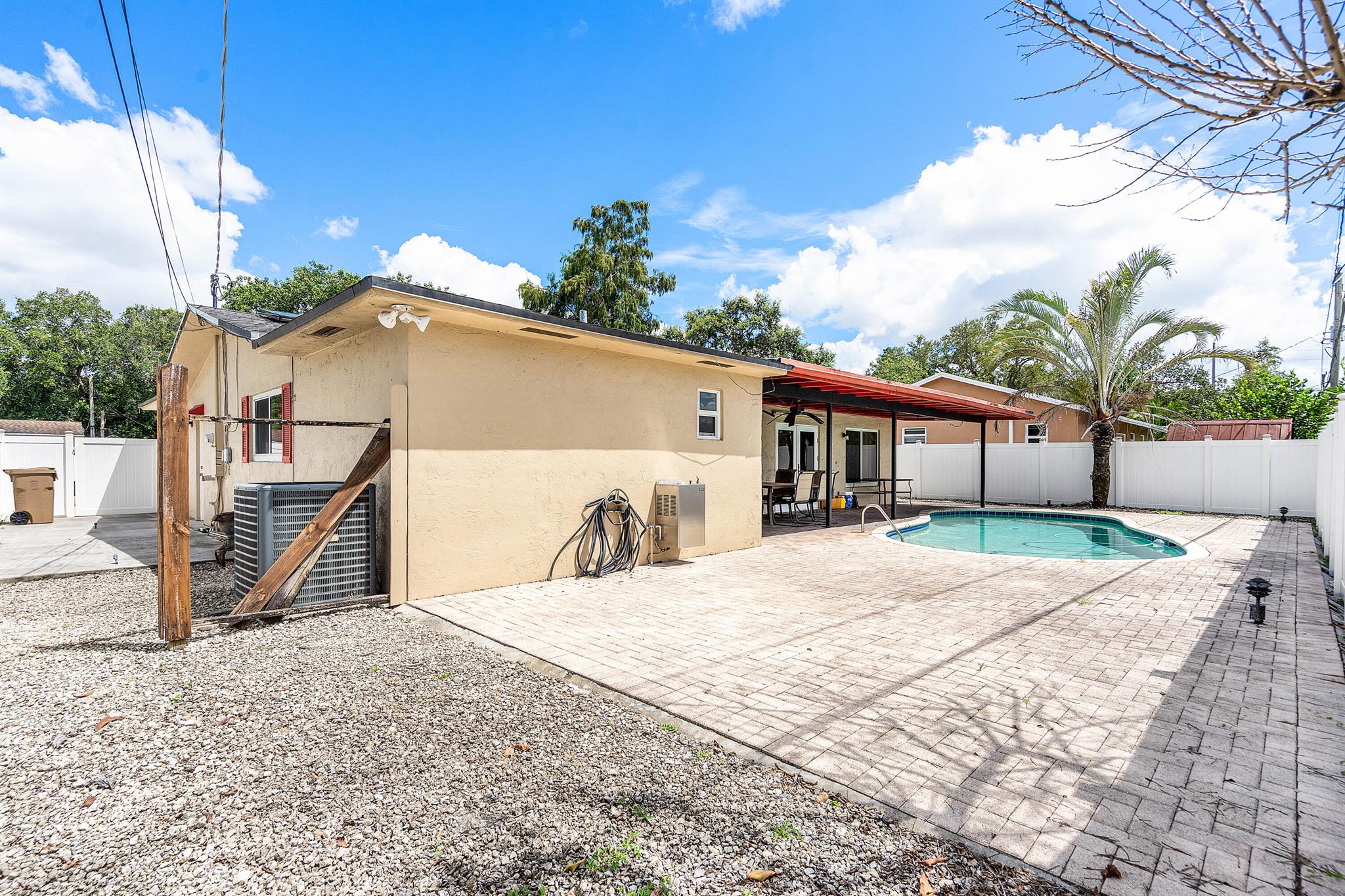 SILVER LAKE - Residential