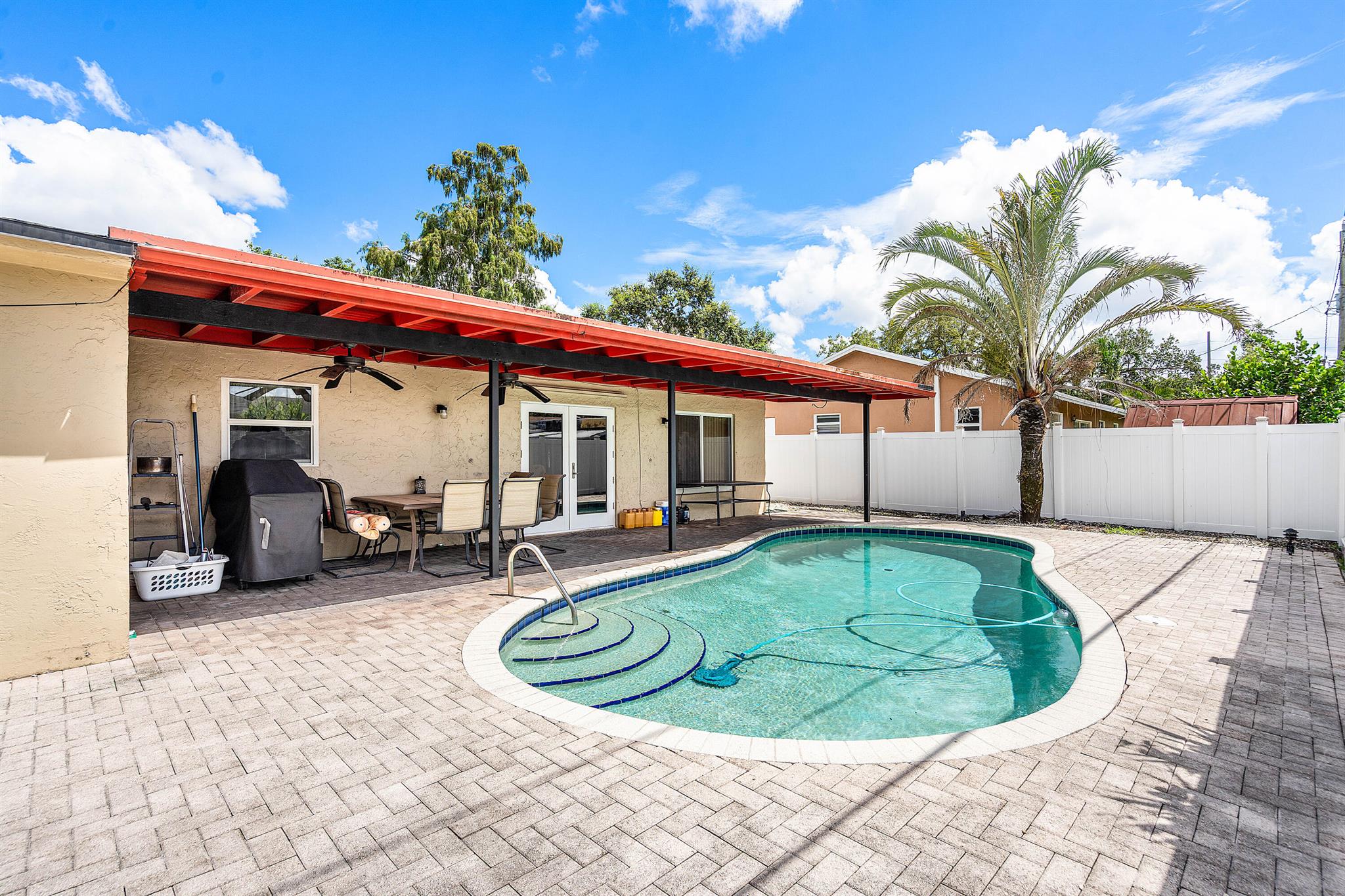 SILVER LAKE - Residential