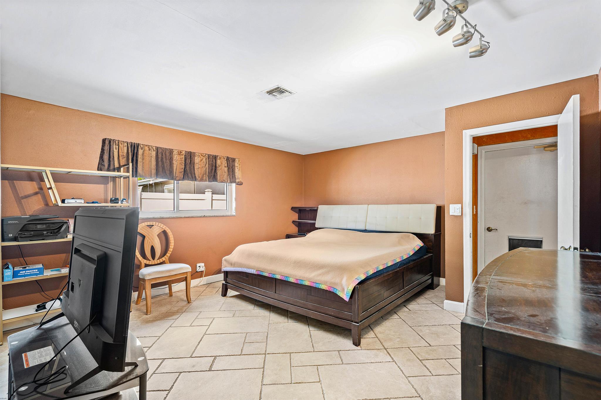 SILVER LAKE - Residential