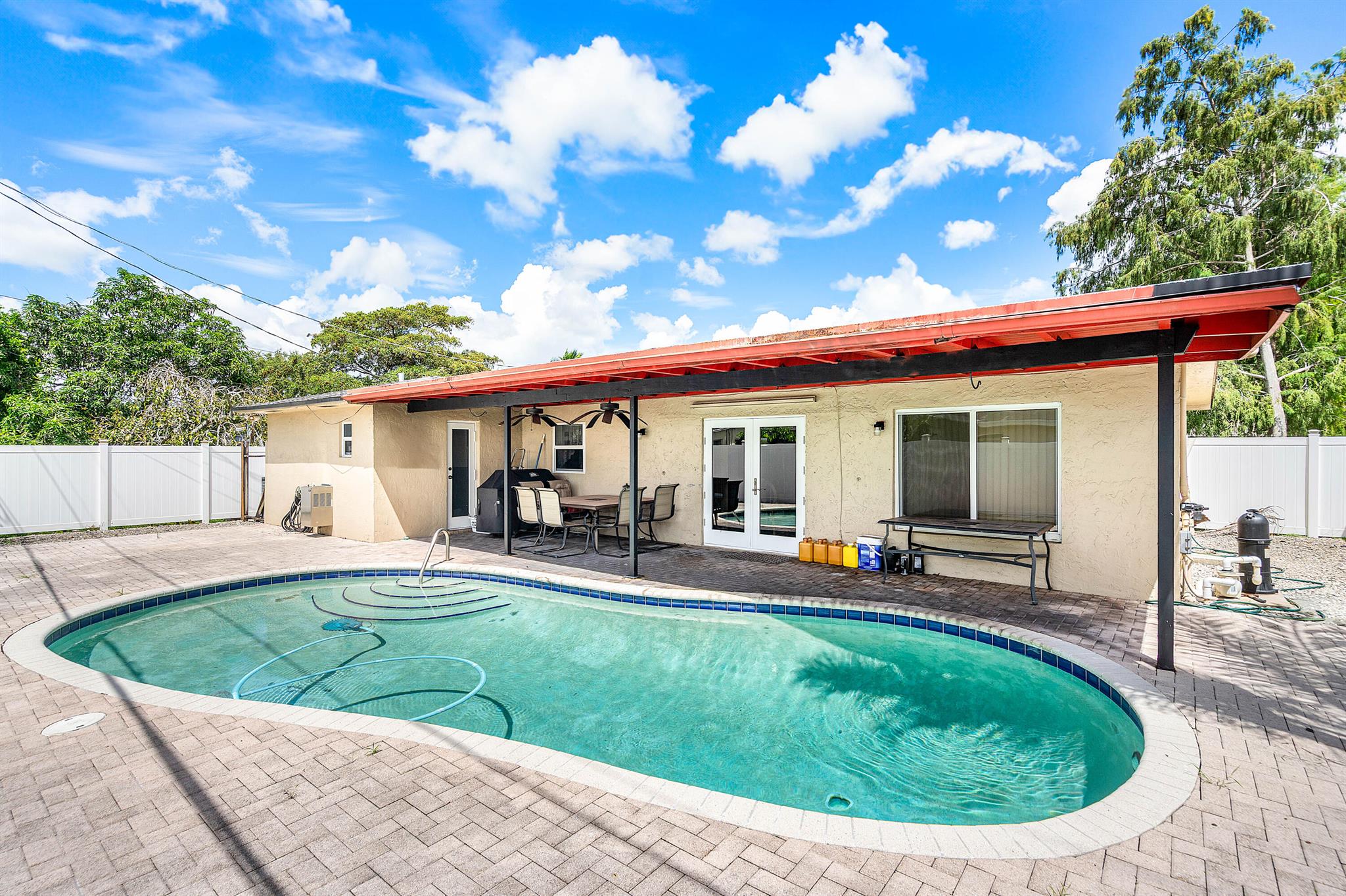 SILVER LAKE - Residential