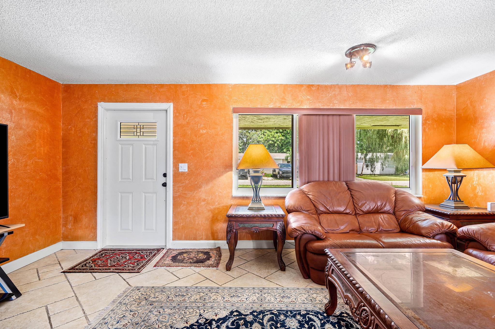 SILVER LAKE - Residential