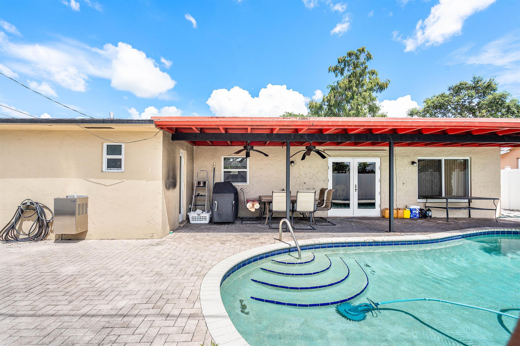 SILVER LAKE - Residential