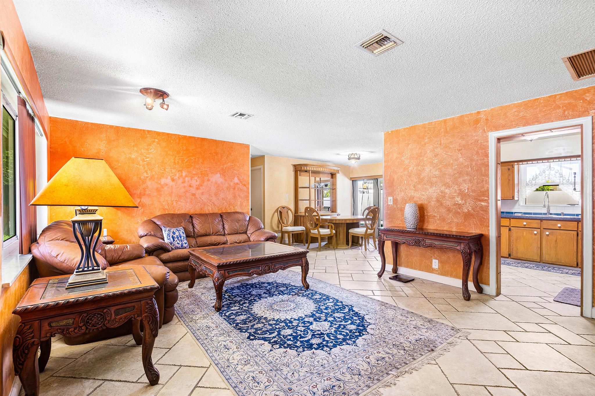 SILVER LAKE - Residential