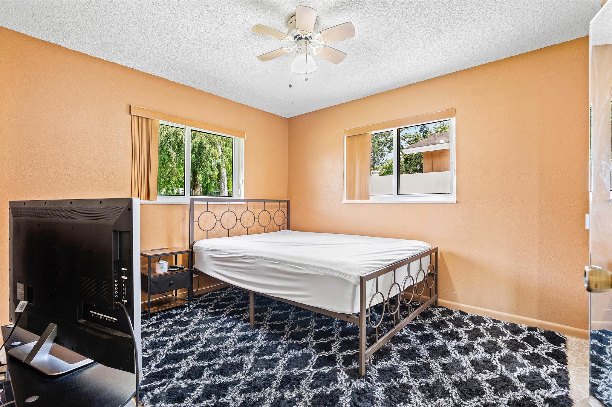 SILVER LAKE - Residential