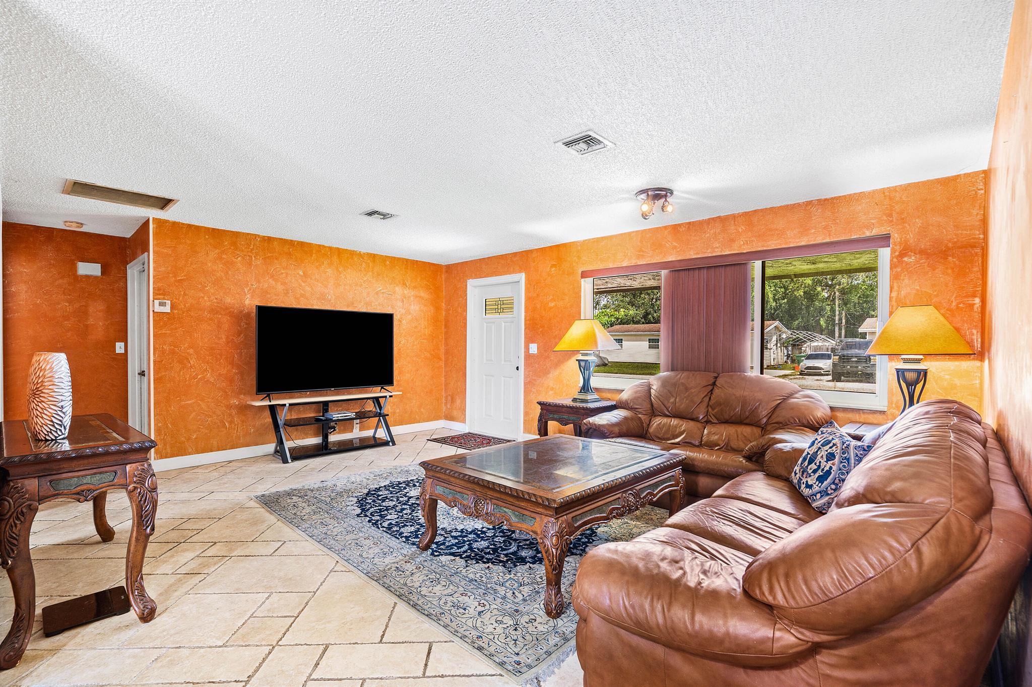SILVER LAKE - Residential