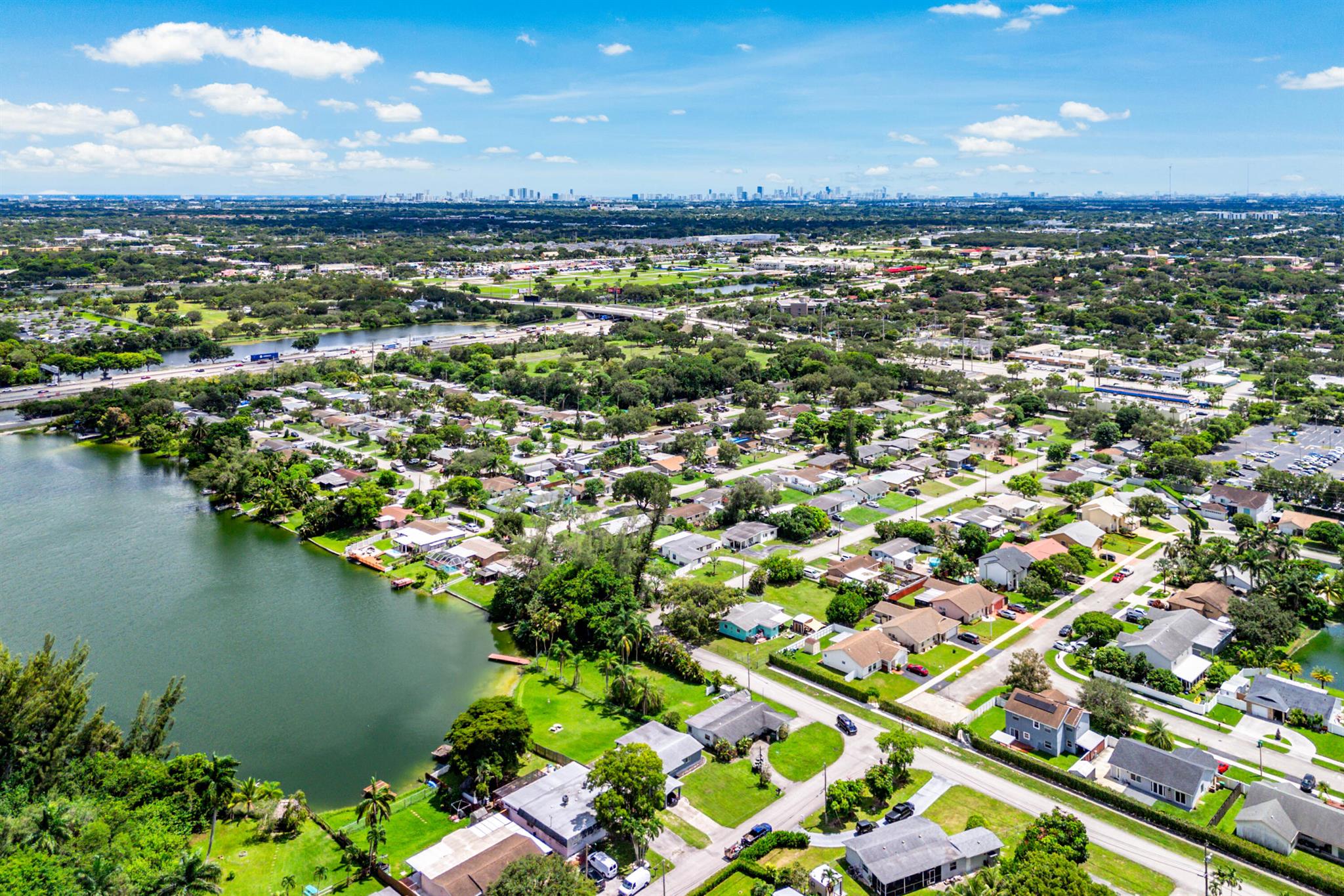 SILVER LAKE - Residential