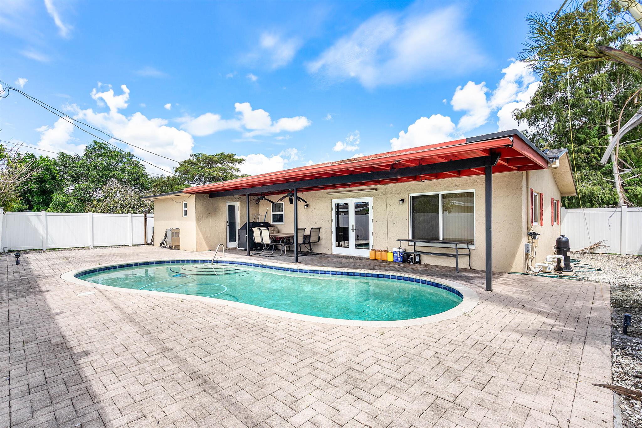 SILVER LAKE - Residential