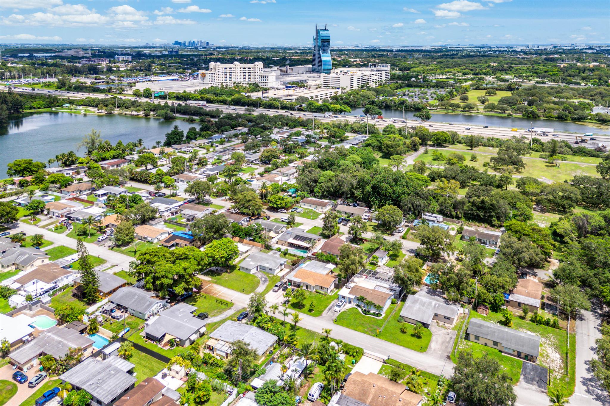 SILVER LAKE - Residential